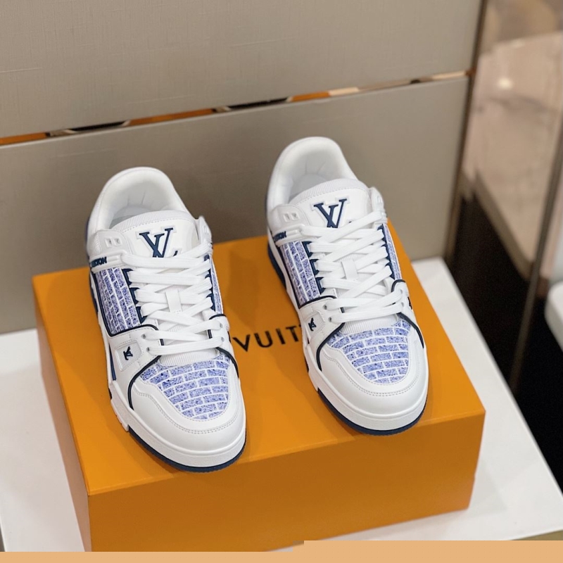 l**is V*t*n sneakers